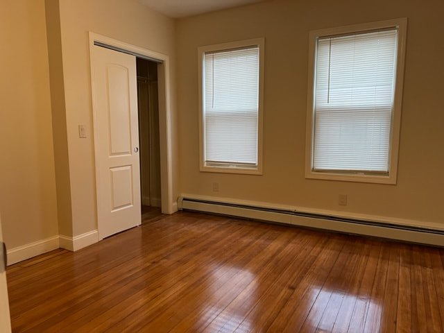 Bedroom with hardwood floors and natural light at Acapulco