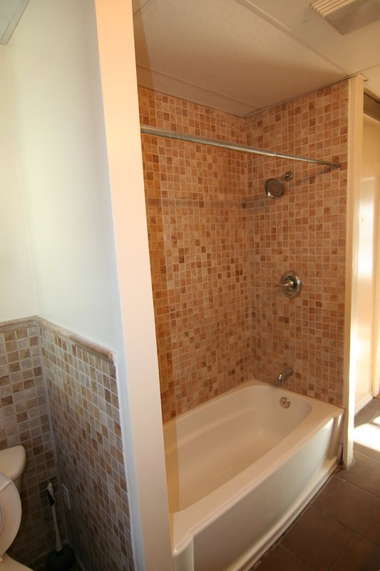 Tiled tub and shower at Bahamas