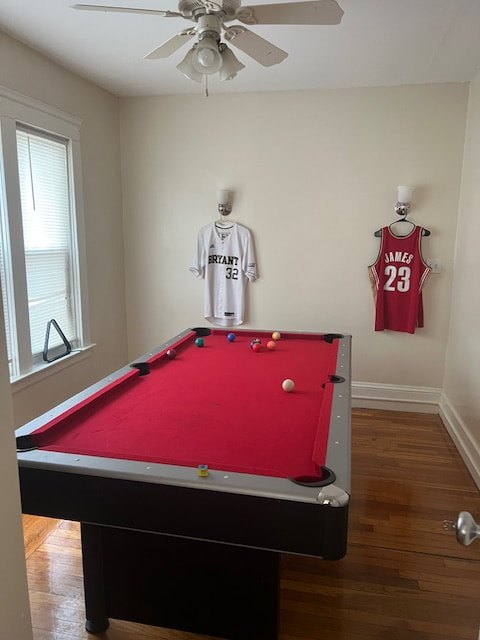 Game room with a pool table at Cabo