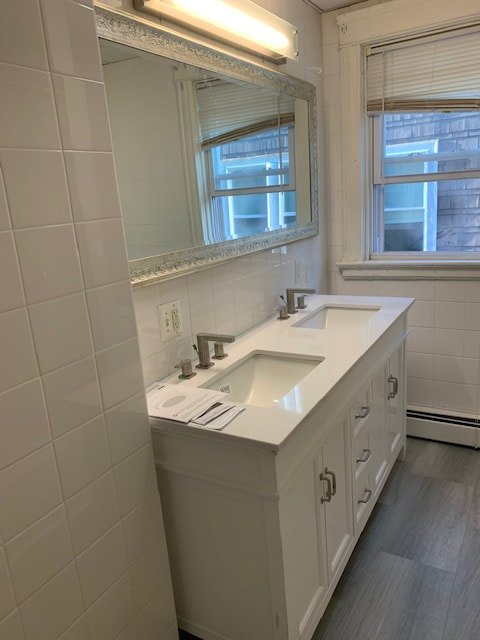Renovated bathroom with tile and a granite vanity at Cancun